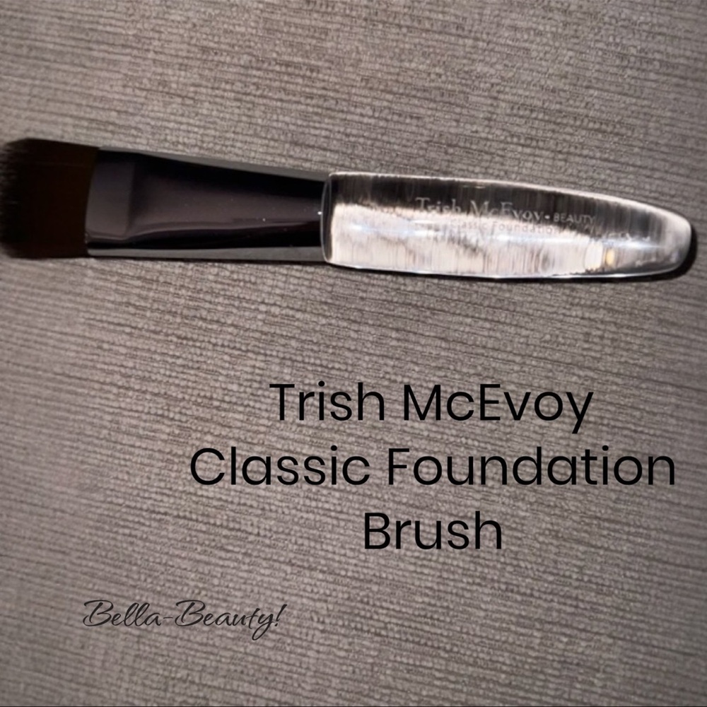 Trish McEvoy Classic Foundation Brush  -Crafted with ultra-dense Bristles  -NEW~
